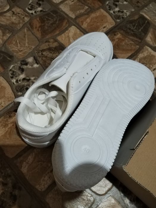 Чисто нови дамски маратонки