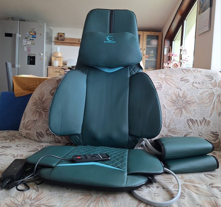 Вибромасажна наметка/ седалка с възглавнички за краката