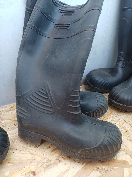 Продам спец обувь