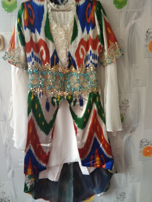 Сарпага кўйлак. Тройка. Росса чиройли туради