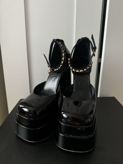 Versace Medusa Aevitas patent leather platform pumps, size 38