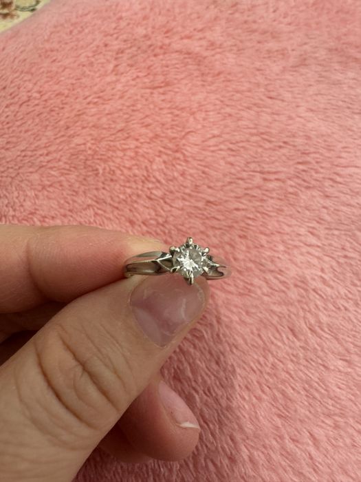Продам набор с бриллиантом 0,4 карат Платина