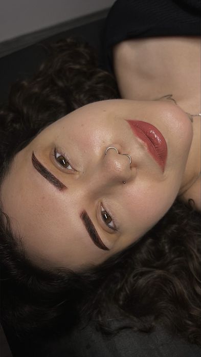 Micropigmentare sprancene