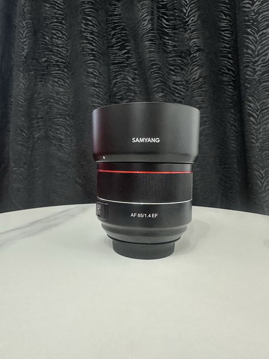 Obiectiv Samyang EF 85mm f 1.4