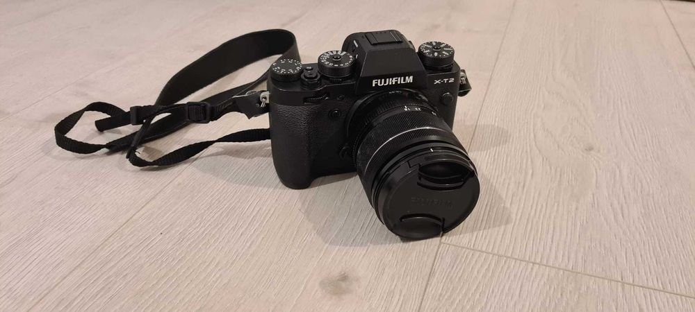 Fujifilm X-T2 + Obiectiv 18-55mm f/2.8-4 + Rucsac Lowepro Tahoe BP 150