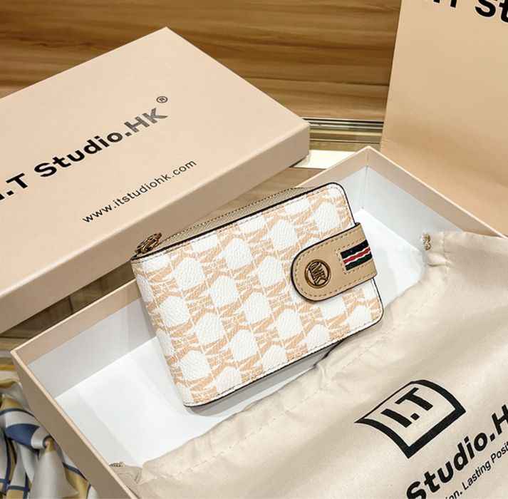 Визитница из кожи