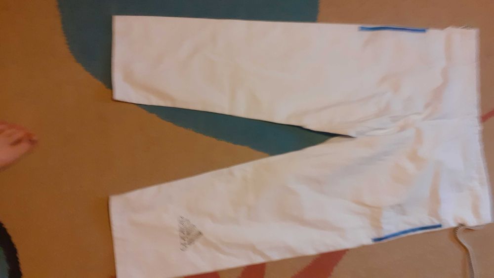 Pantaloni de vara Adidas  albi