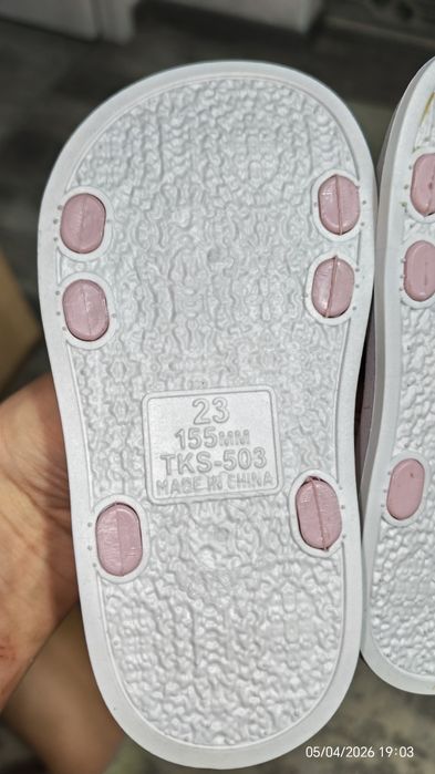 Сандалии на девочку новые