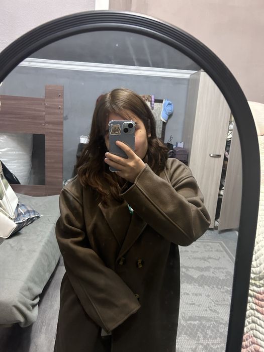 Коричневое пальто