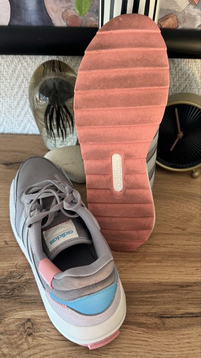 Дамски маратонки Adidas номер 37 1/3