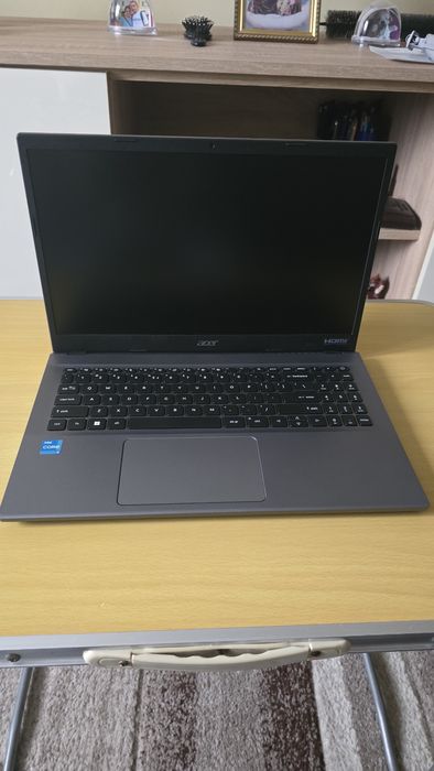 Laptop ACER Extensa 15 EX215-55-35M0.Intel Core I3-1215U 15.6.Full HD 8GB SSD 512 GB. Laptopul este nou are instalat pe el și windows 11.