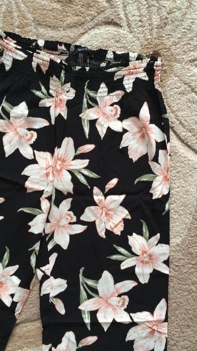 Страхотен панталон на цветя Forever 21 - Нов!! размер М/L