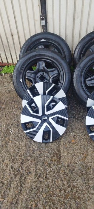 Продавам 4 броя джанти с гуми 16ски за Дачия