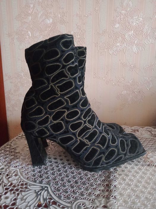 Ботинки на весну  раз38- 8000  раз 37- 3000 тнг  раз 36- 2000 тнг