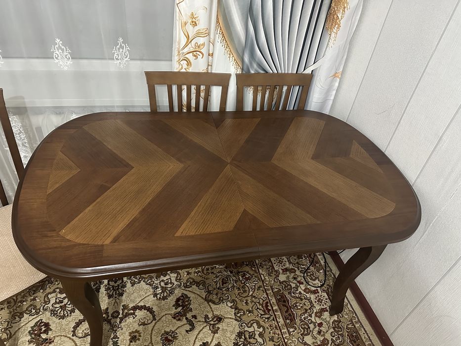 Стол раздвижной, стулья