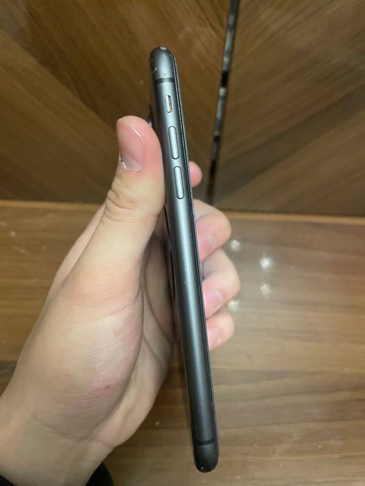 Айфон 11 в черном