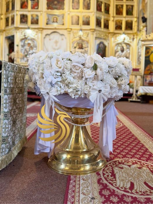 Aranjament cristelnita decor biserica botez tematica decoratiuni flora