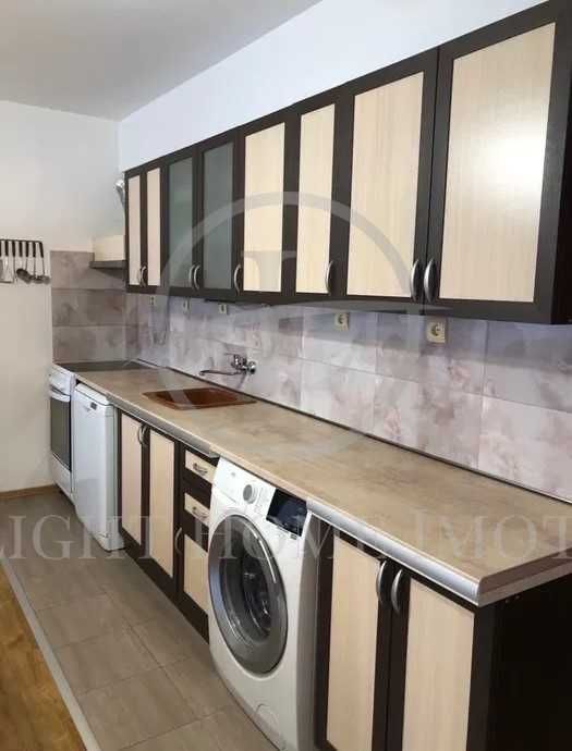 Продава се Тристаен апартамент в Пловдив, Кючук Париж - 110 кв.м за 2082 €/кв.м - Снимка #1