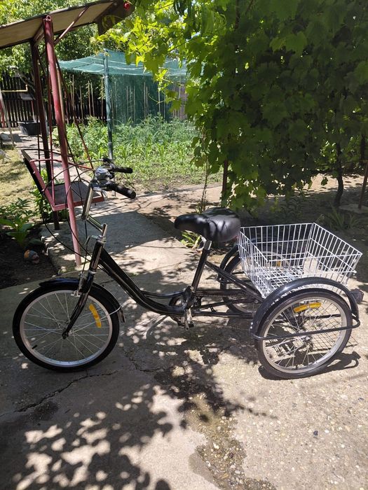 Vând tricicletă pentru adulți