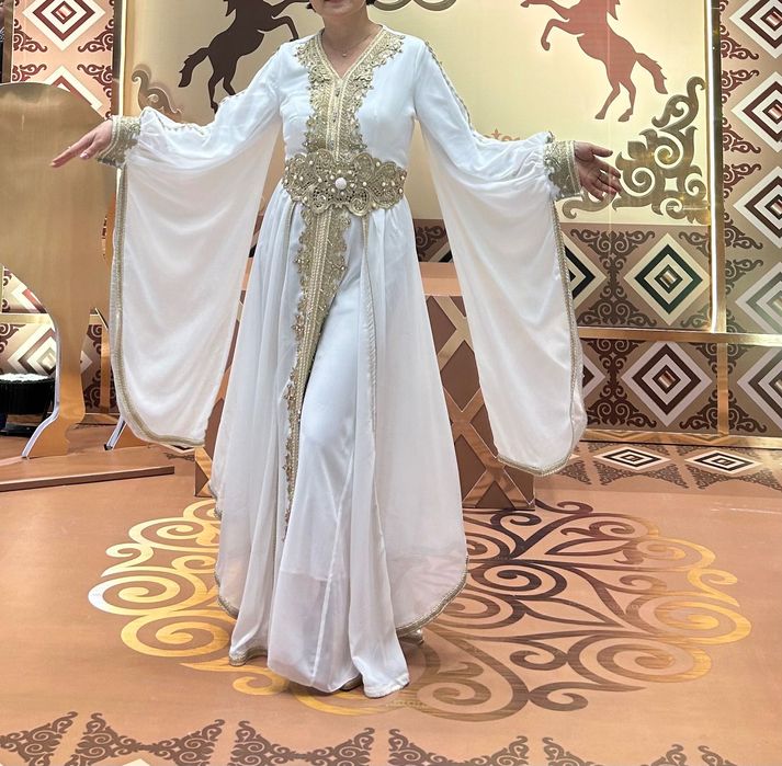 Платье вечернее шикарное