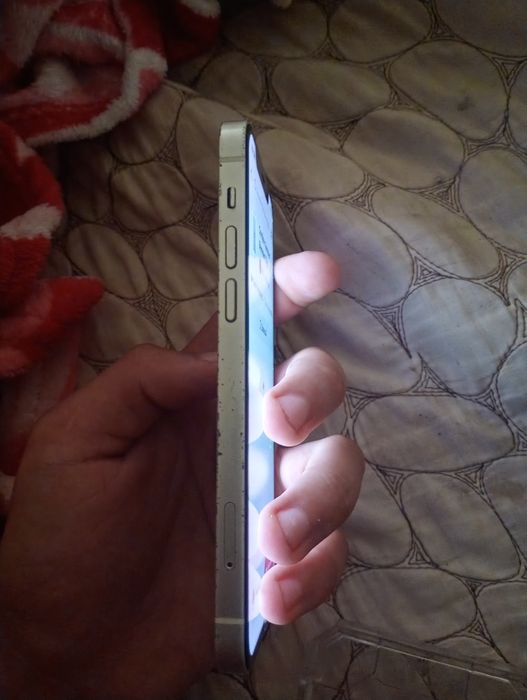 Vând iPhone 12 alb