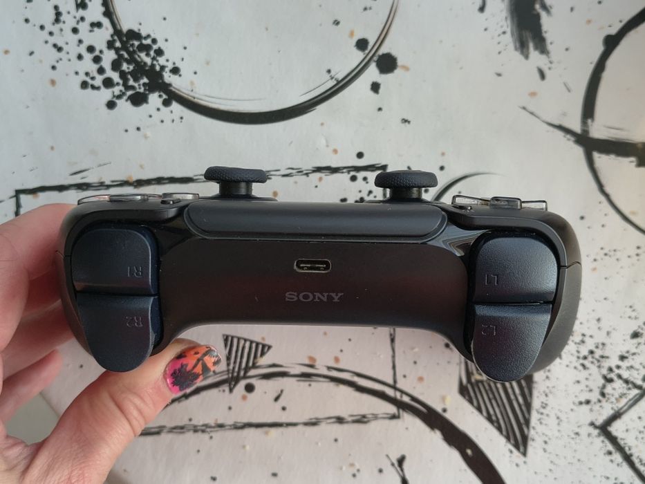 Джойстик за ps5 черен