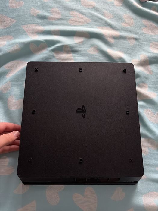 Ps4/Playstation 4 slim 1Tb