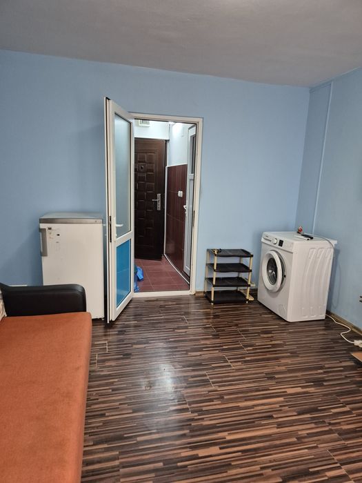 Vând     Garsoniera