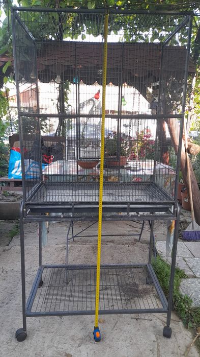 Volieră pentru papagali