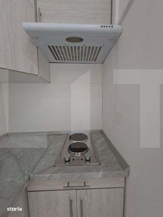 Garsoniera luminoasa cu bucatarie mobilata, renovata, zona Simeria