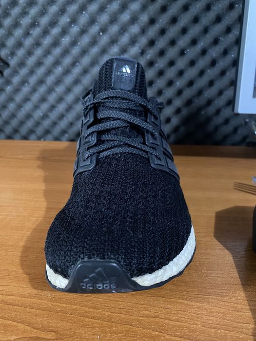 Adidasi adidas de alergare sau sport 42