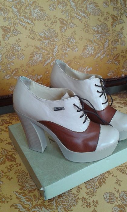 Doar în Craiova!pantofi din piele noi