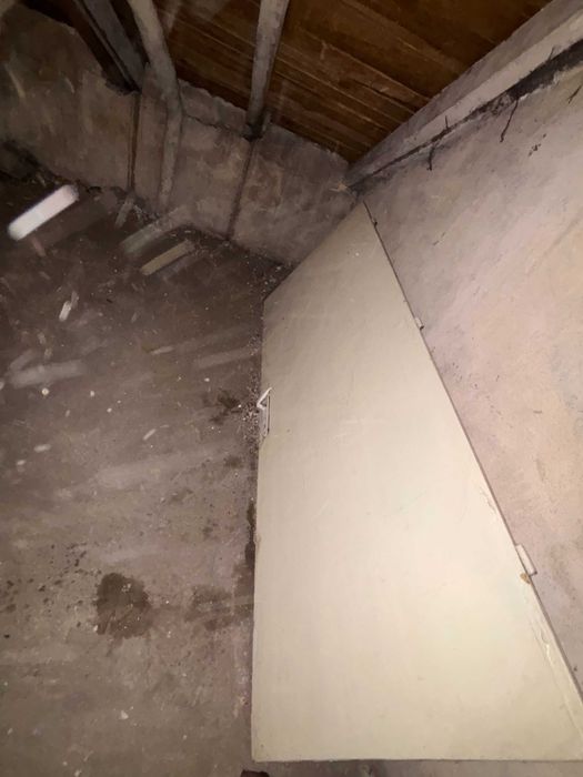 Продавам масивна вътрешна врата