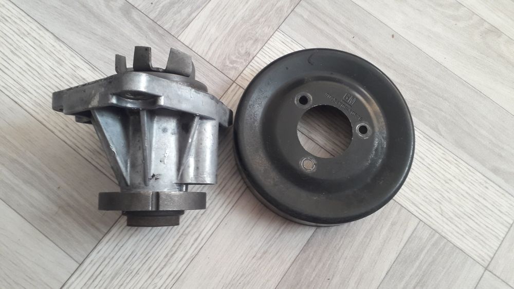 Помпа на опель омега б