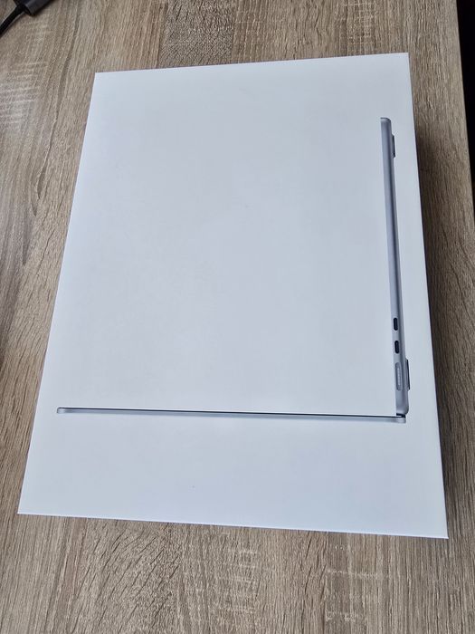 Лаптоп APPLE MacBook Air 13.6" (2025)Макбук.НОВ! НЕРАЗОПАКОВАН!