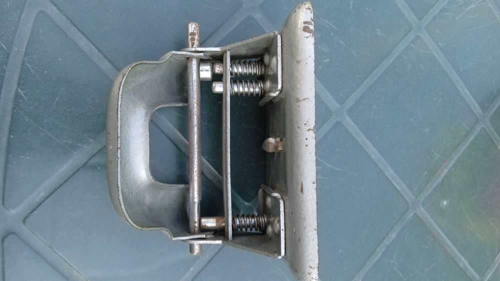 Продавам стар ретро перфоратор