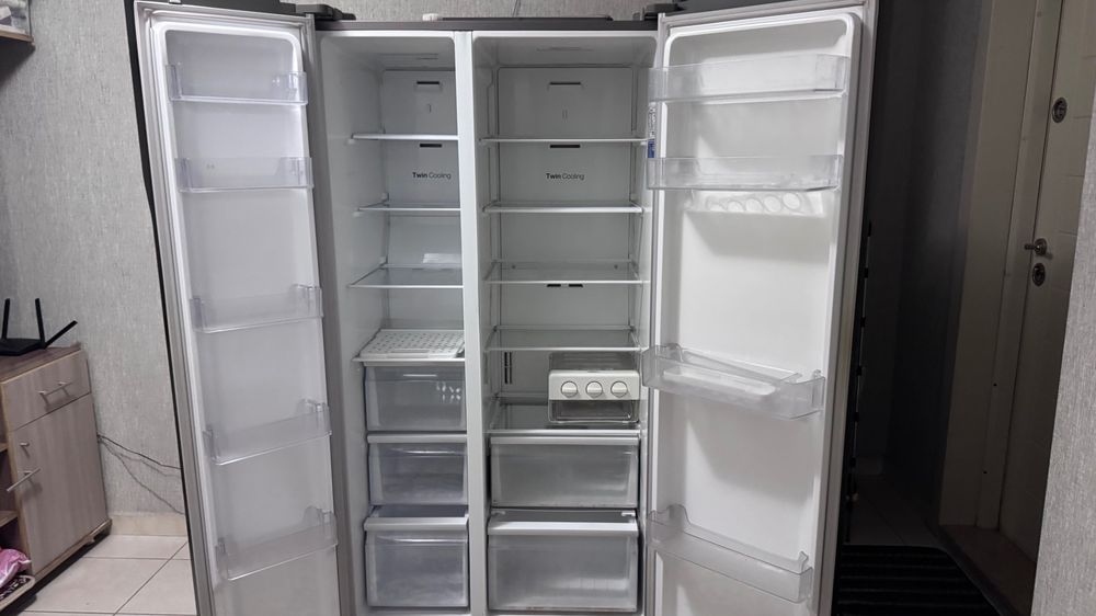 Продам холодильник Samsung Side by Side