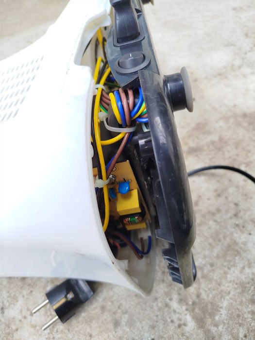 Кухненски робот - за ремонт.