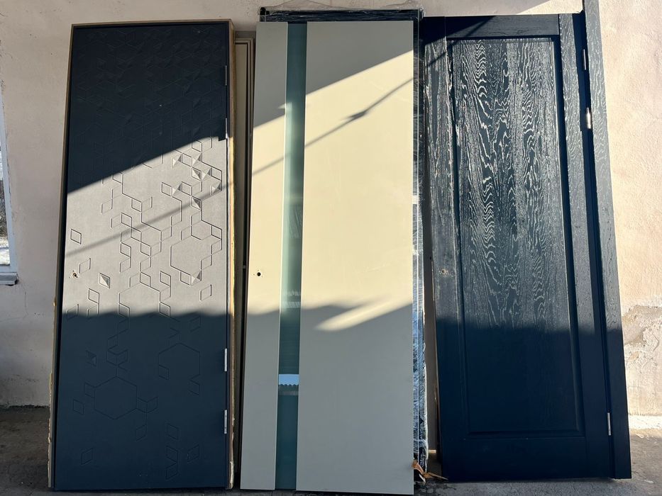 Двери новые с витрины по одной