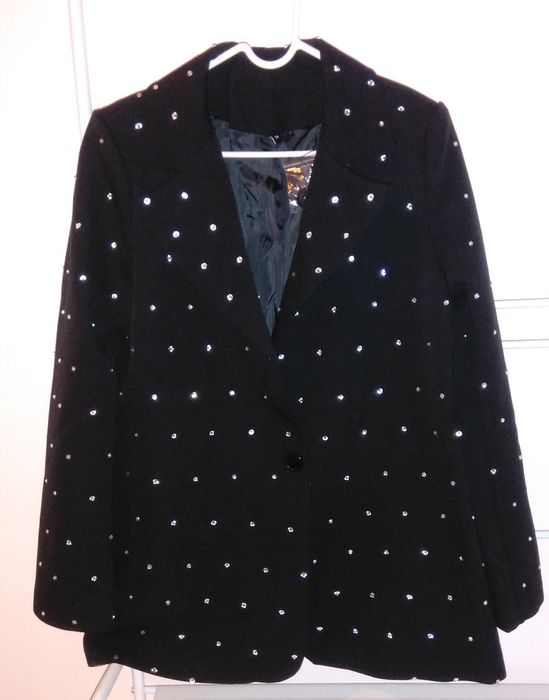 Дамско сако с инкрустирани камъчета