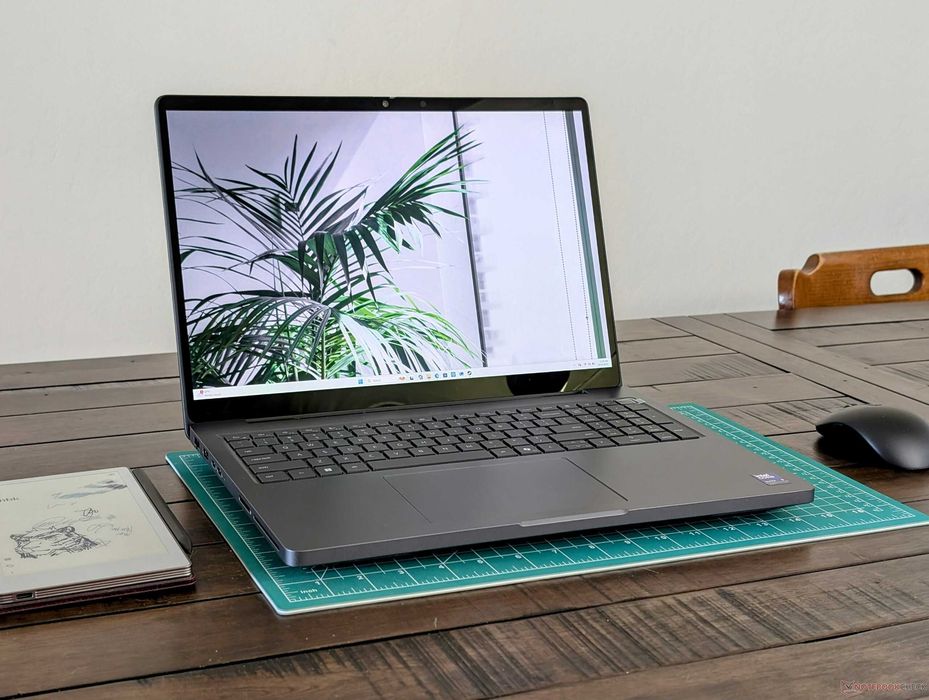 Laptop Dell Precision Pro Max 16 Plus UHD+ Tandem OLED 120Hz Ultra 9 285HX 32GB Ram NVIDIA RTX Pro 3000 12GB 1TB SSD Win11 Pro Firma Factura Garantie
