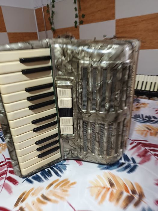 Vând acordeon în stare bună
