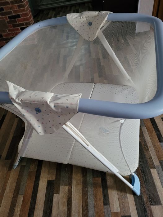 Продам манеж в хорошем состояние