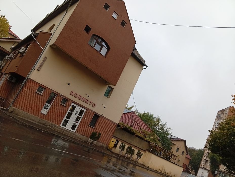 Vând apart 3 camere decomandat zona Confectii