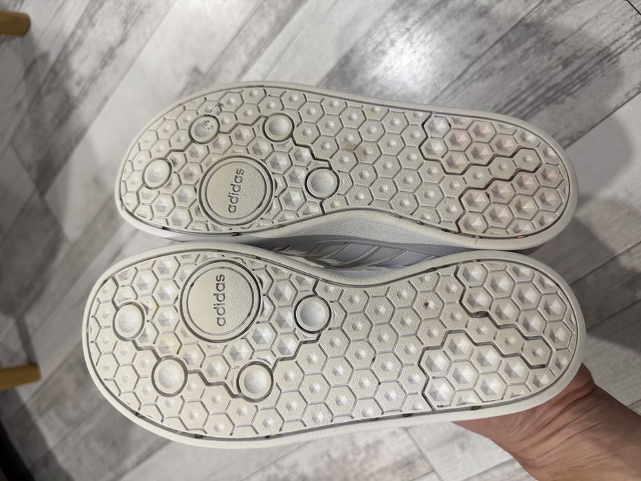 Оригинални детски кожени кецове Adidas номер 33