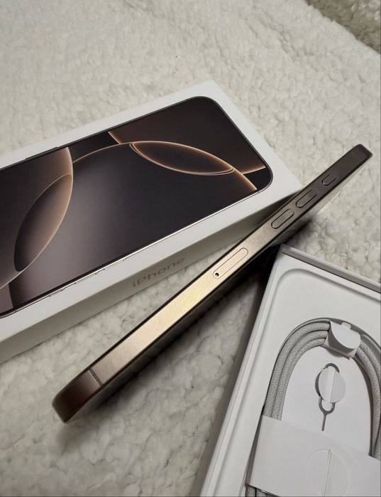 16 Pro Max 256GB Desert Titanium