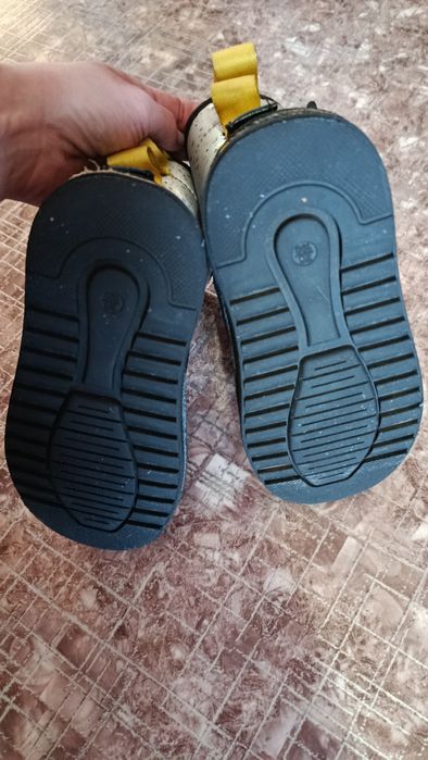 Продам обувь для девочки