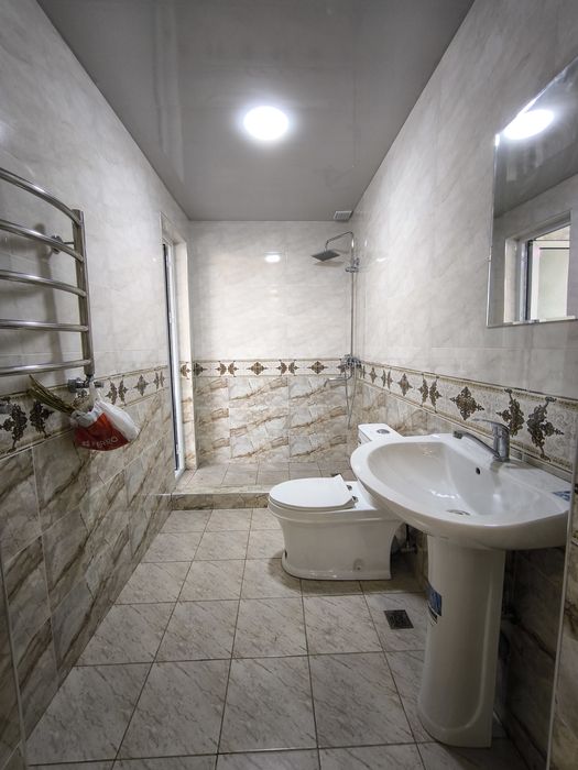 Срочно 2024 йилда битган уй сотилади ками бор