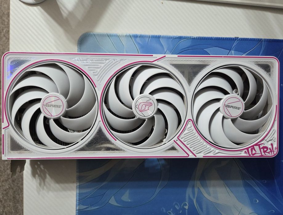 Видеокарта Colorful IGame Ultra W RTX 5080 OC белая