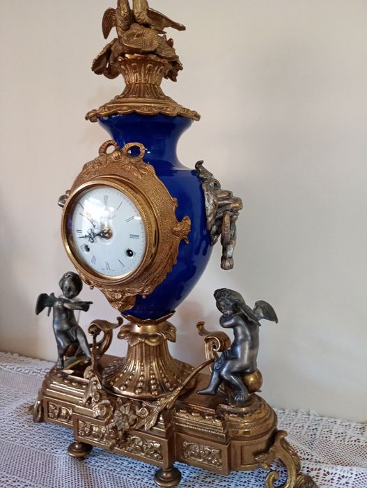 Старинен каминен часовник